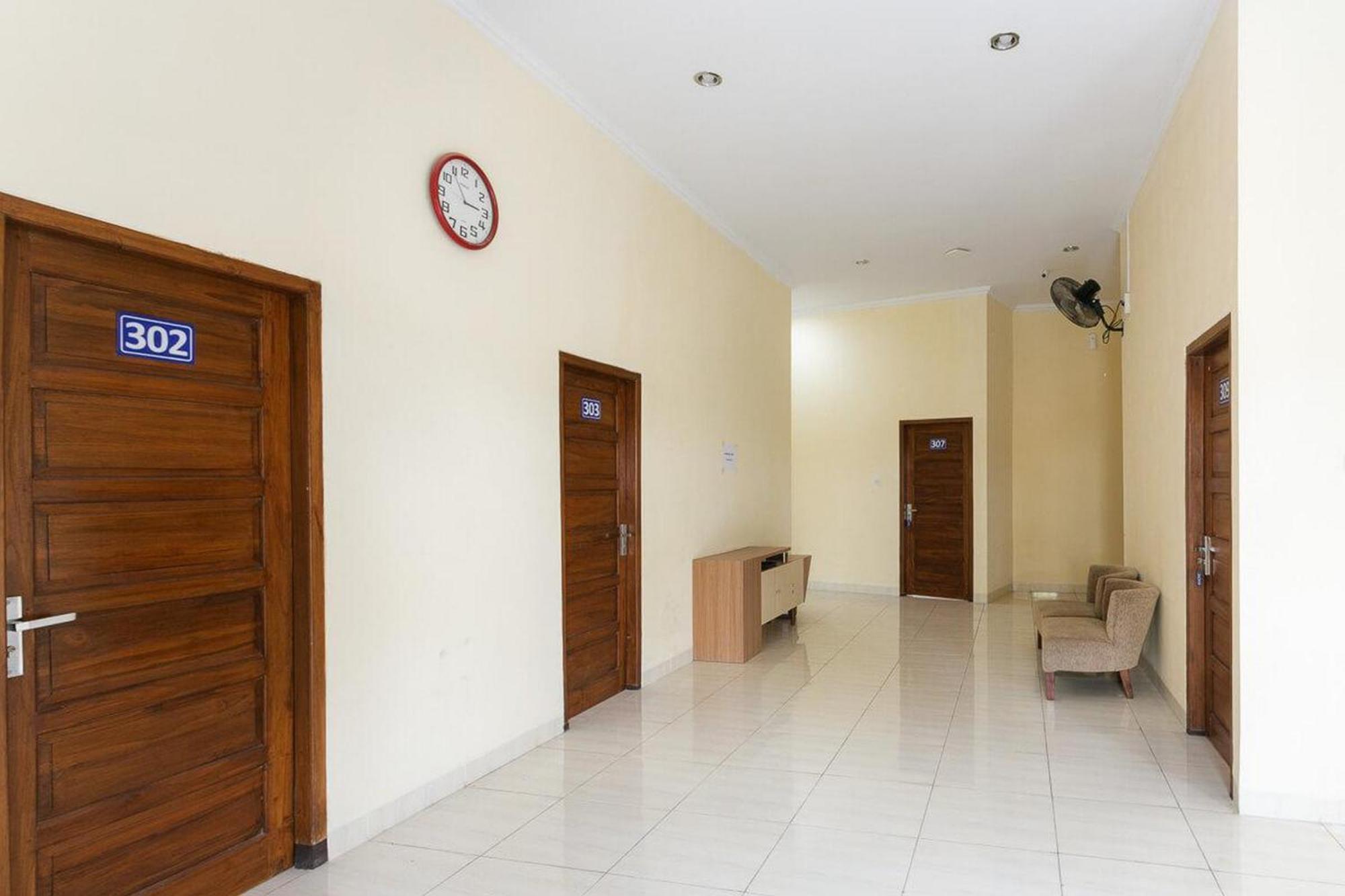 Reddoorz Syariah Near Purwosari Train Station Hotell Solo Eksteriør bilde