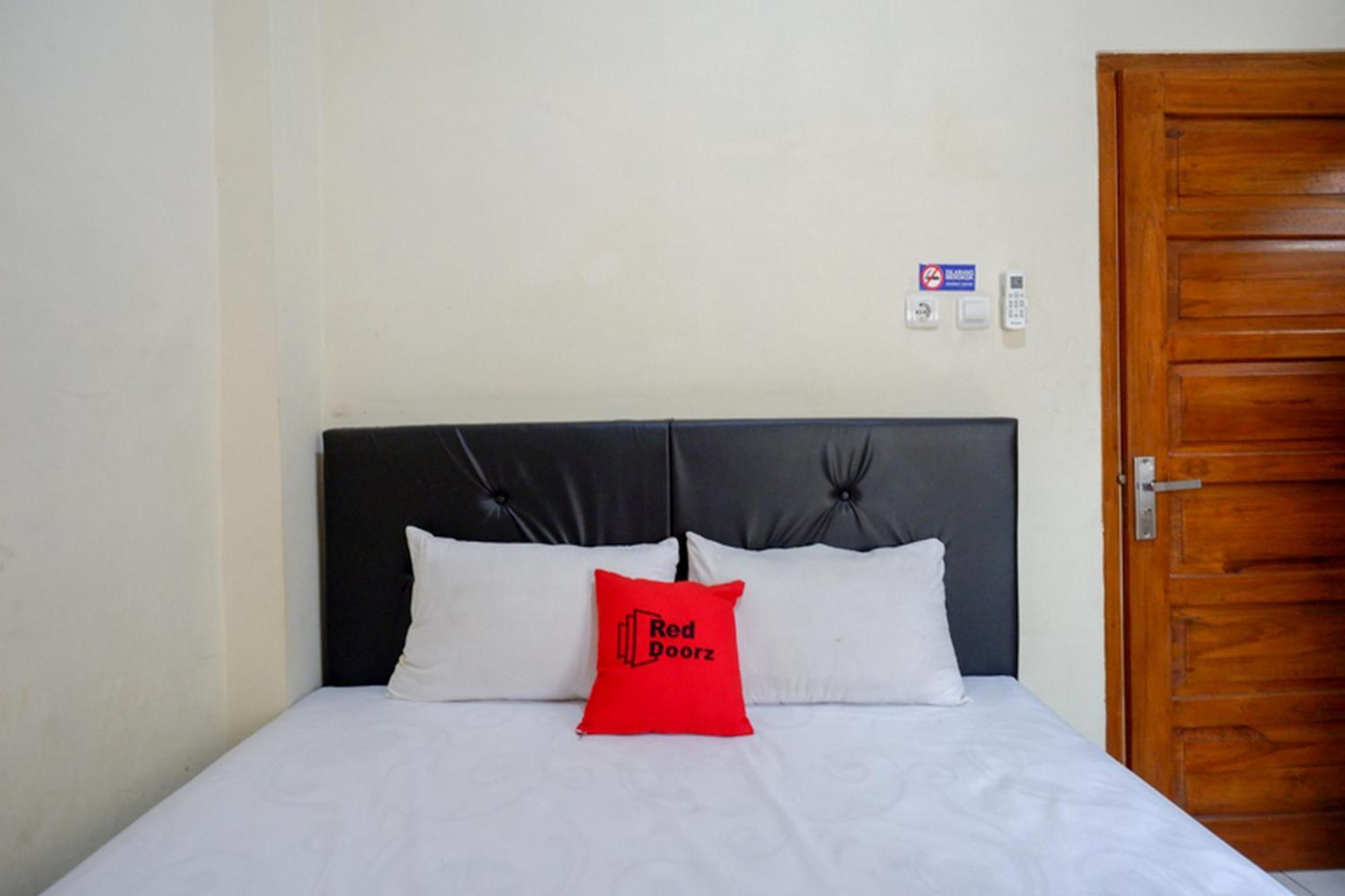 Reddoorz Syariah Near Purwosari Train Station Hotell Solo Eksteriør bilde