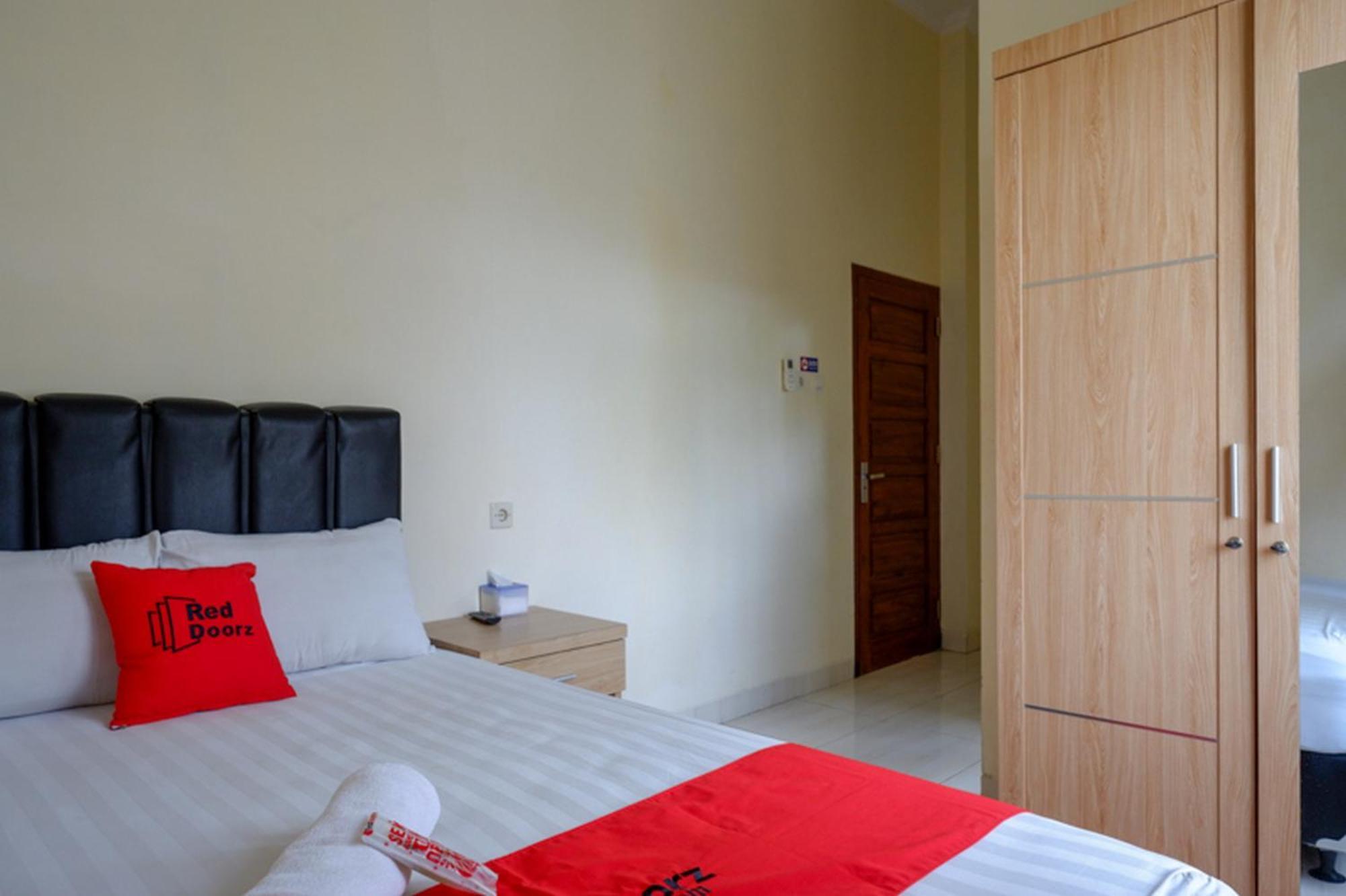 Reddoorz Syariah Near Purwosari Train Station Hotell Solo Eksteriør bilde