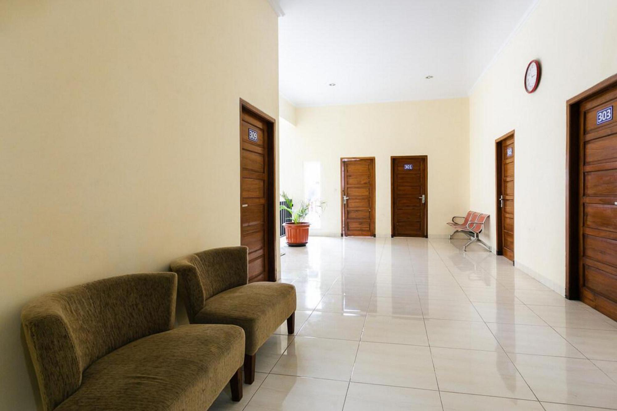 Reddoorz Syariah Near Purwosari Train Station Hotell Solo Eksteriør bilde