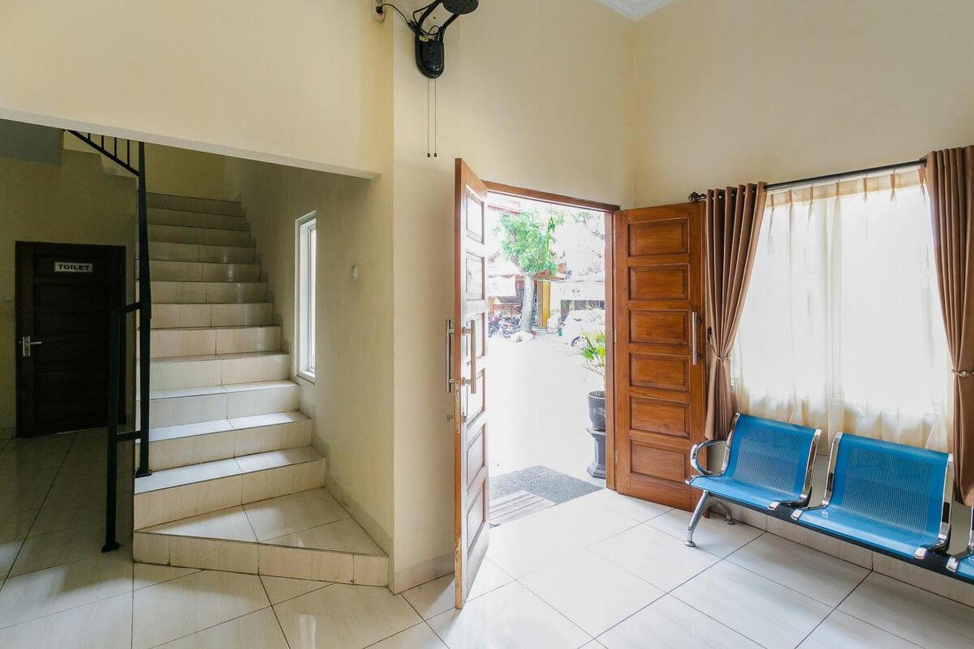 Reddoorz Syariah Near Purwosari Train Station Hotell Solo Eksteriør bilde
