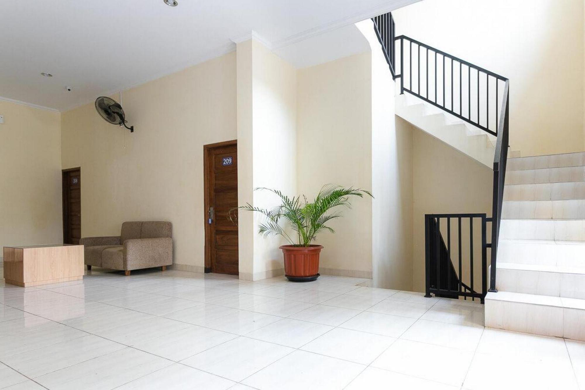 Reddoorz Syariah Near Purwosari Train Station Hotell Solo Eksteriør bilde